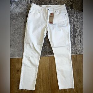 NWT Levi’s classic mid-rise skinny jean | white denim